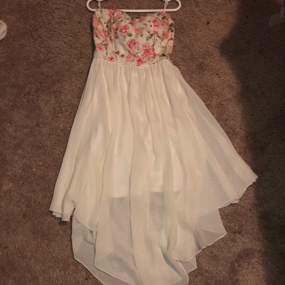 Spring dress - Picture 1 of 3